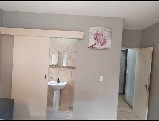 2 BEDROOM TOWNHOUSE TO LET IN DALPARK EXT 11